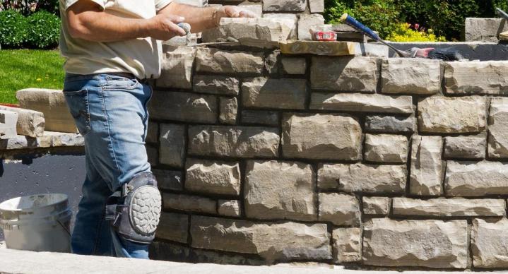 Réalisation de murs de soutènement durables et esthétiques